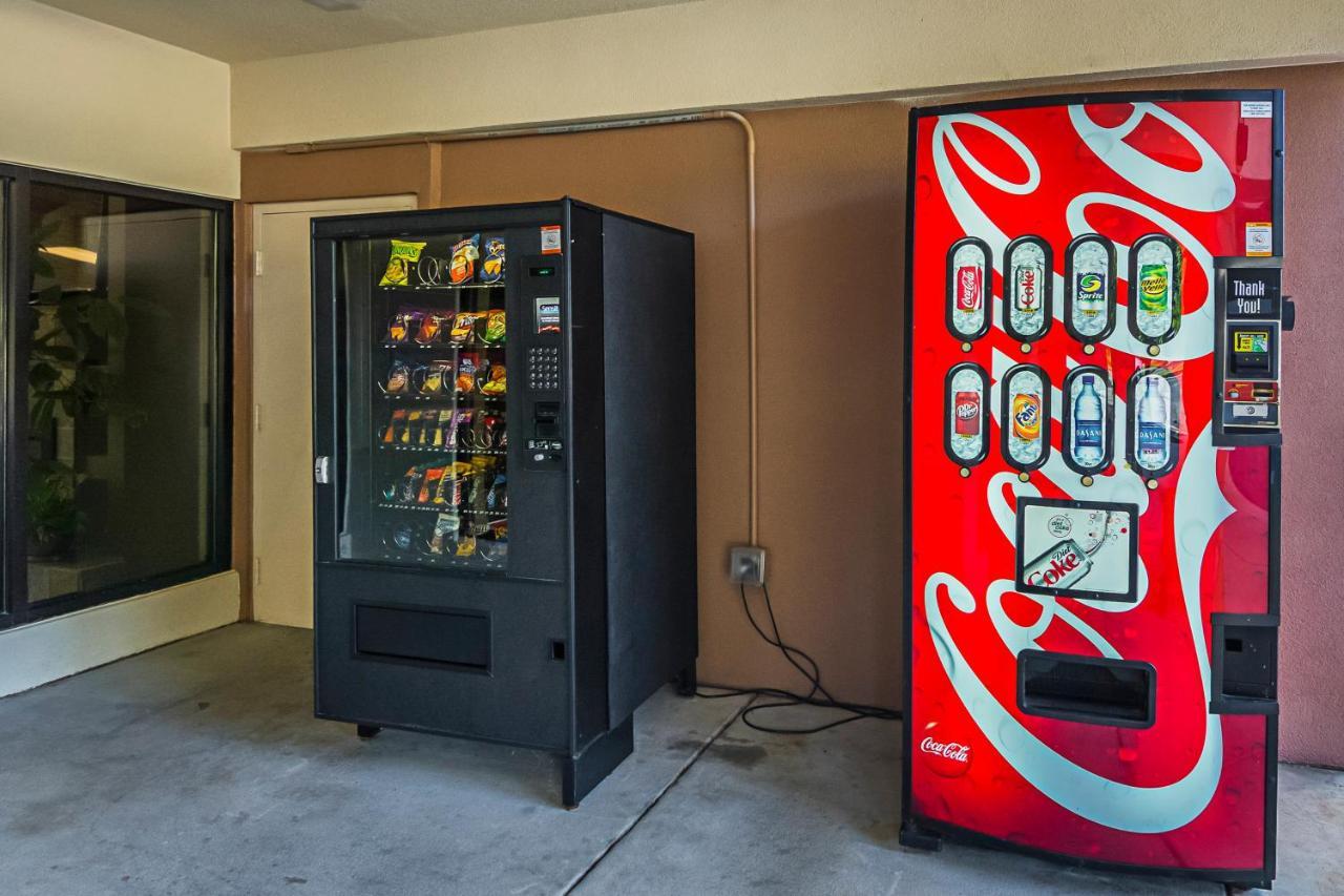 Red Roof Inn & Suites Fayetteville-Fort Bragg Esterno foto