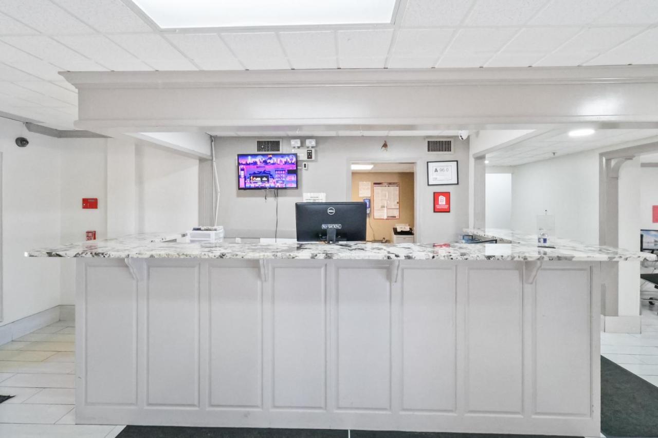 Red Roof Inn & Suites Fayetteville-Fort Bragg Esterno foto