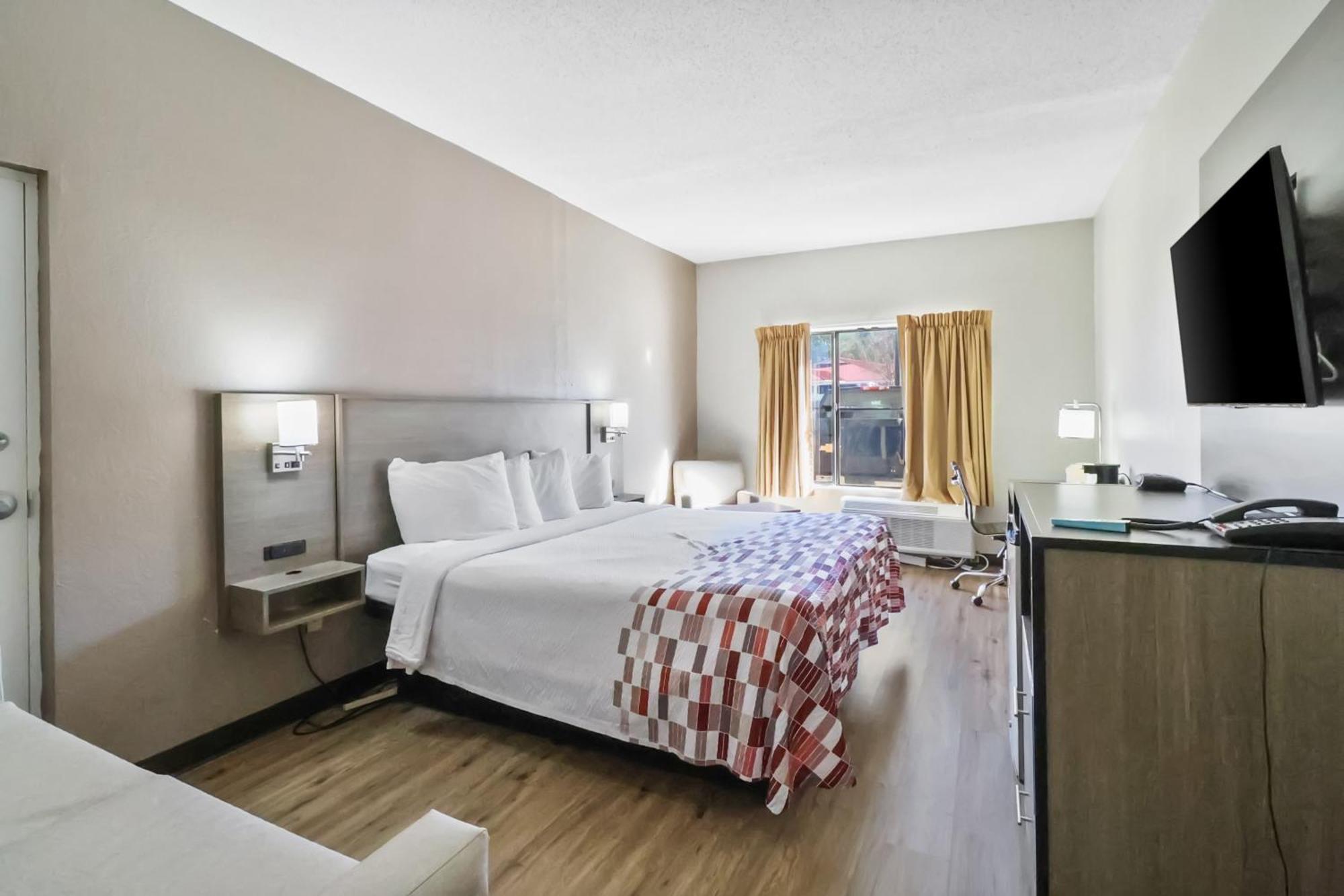 Red Roof Inn & Suites Fayetteville-Fort Bragg Esterno foto