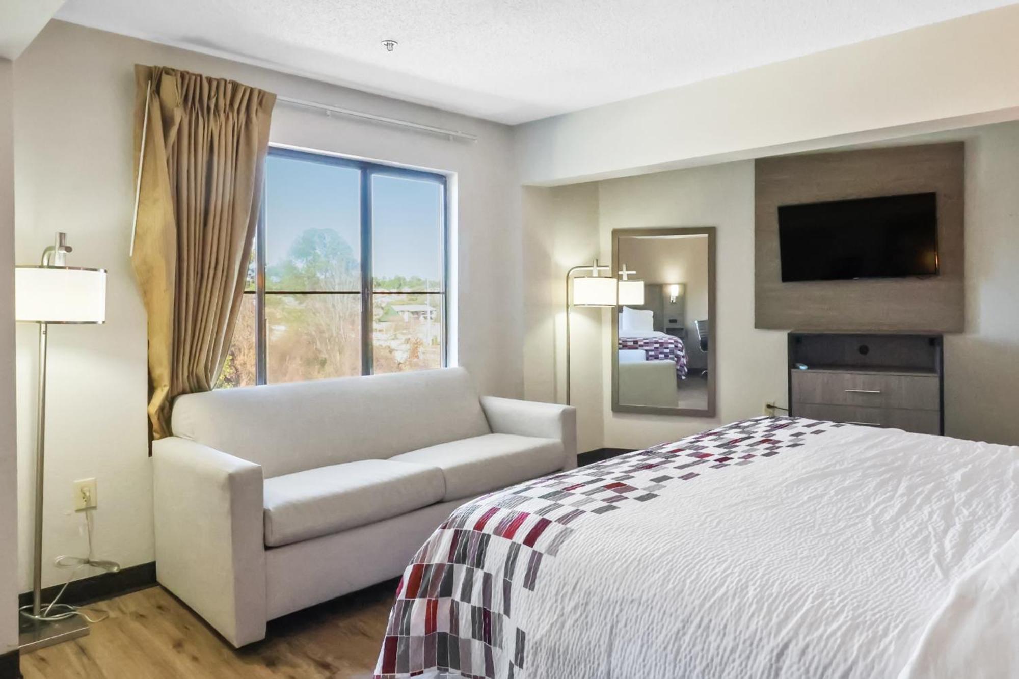 Red Roof Inn & Suites Fayetteville-Fort Bragg Esterno foto