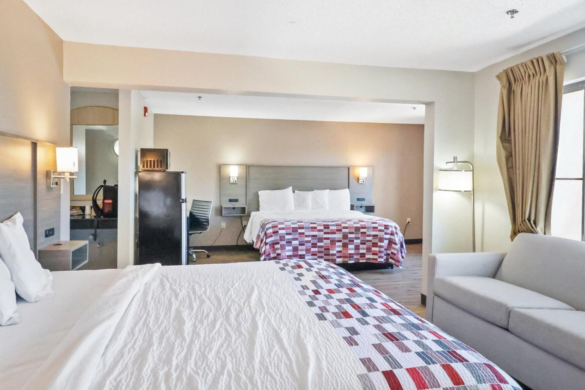 Red Roof Inn & Suites Fayetteville-Fort Bragg Esterno foto