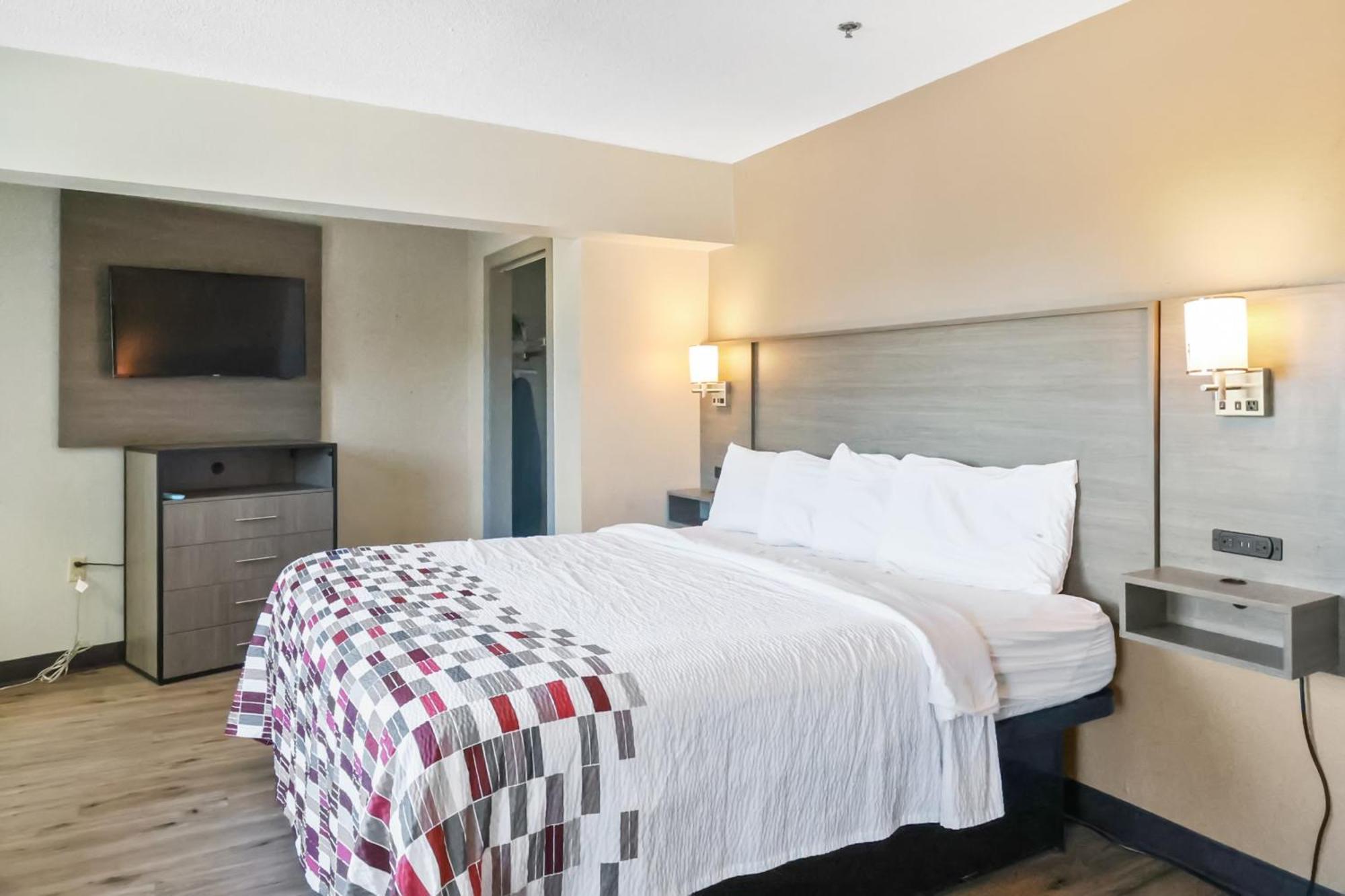 Red Roof Inn & Suites Fayetteville-Fort Bragg Esterno foto