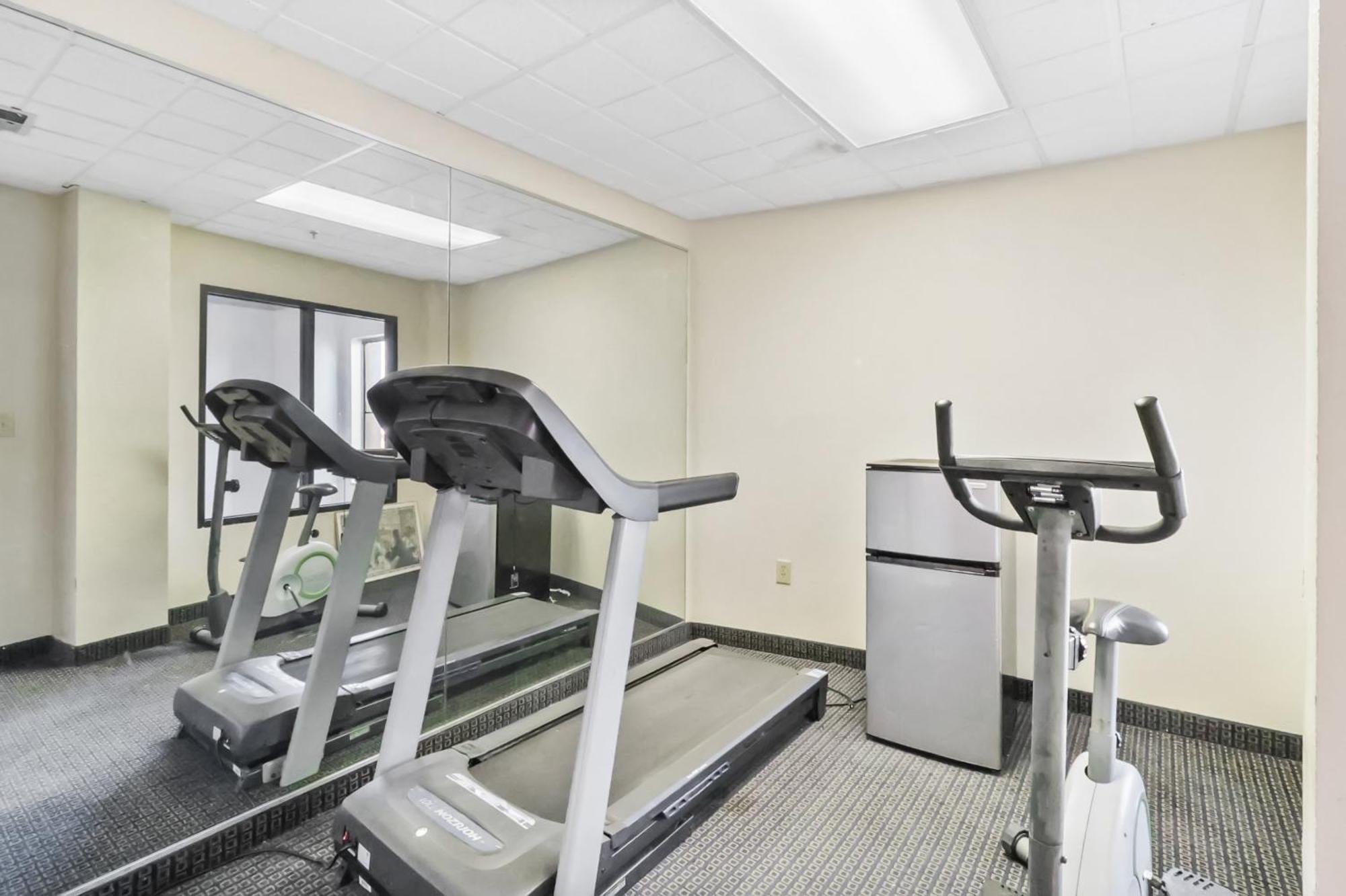 Red Roof Inn & Suites Fayetteville-Fort Bragg Esterno foto