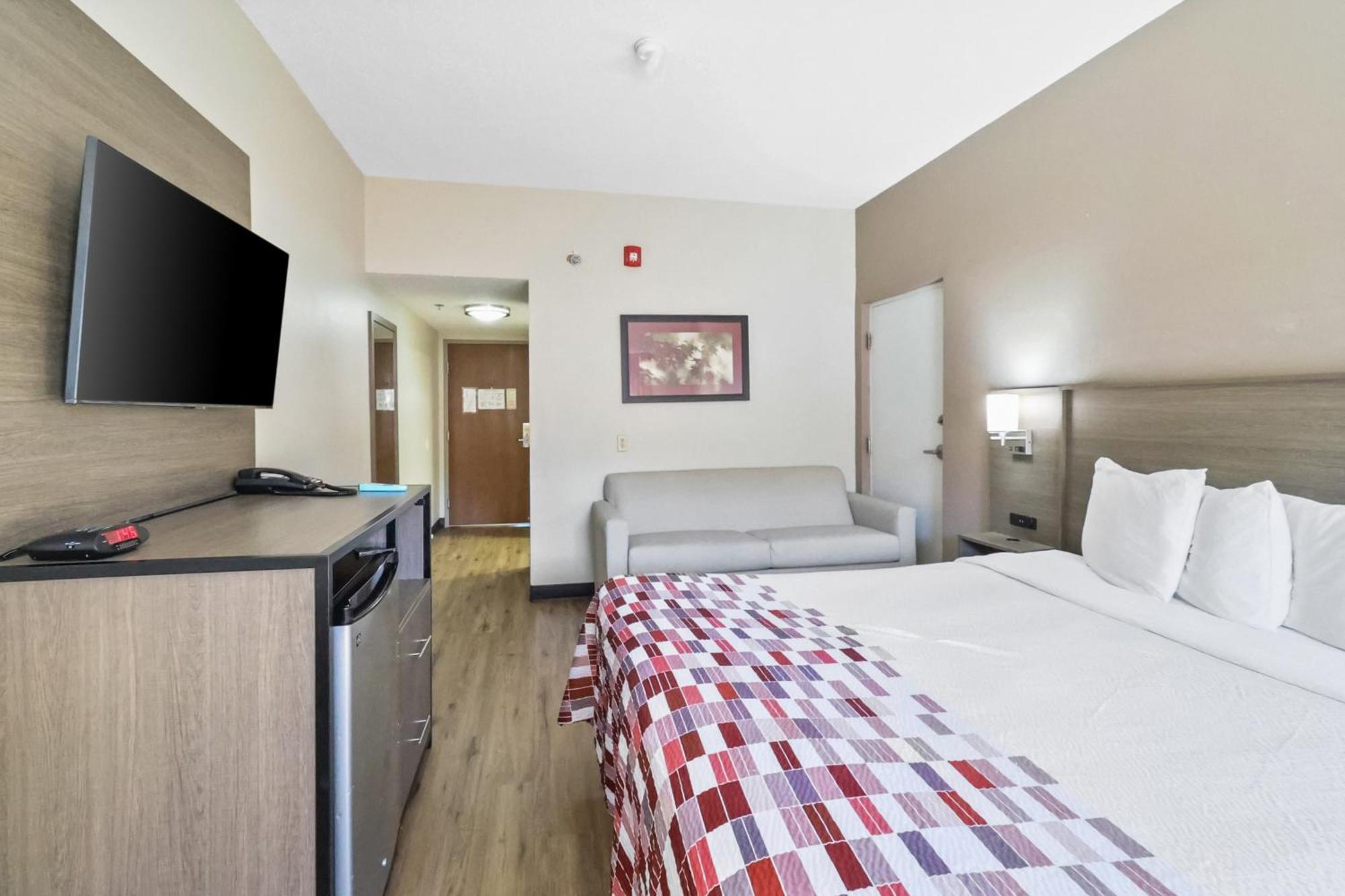 Red Roof Inn & Suites Fayetteville-Fort Bragg Esterno foto