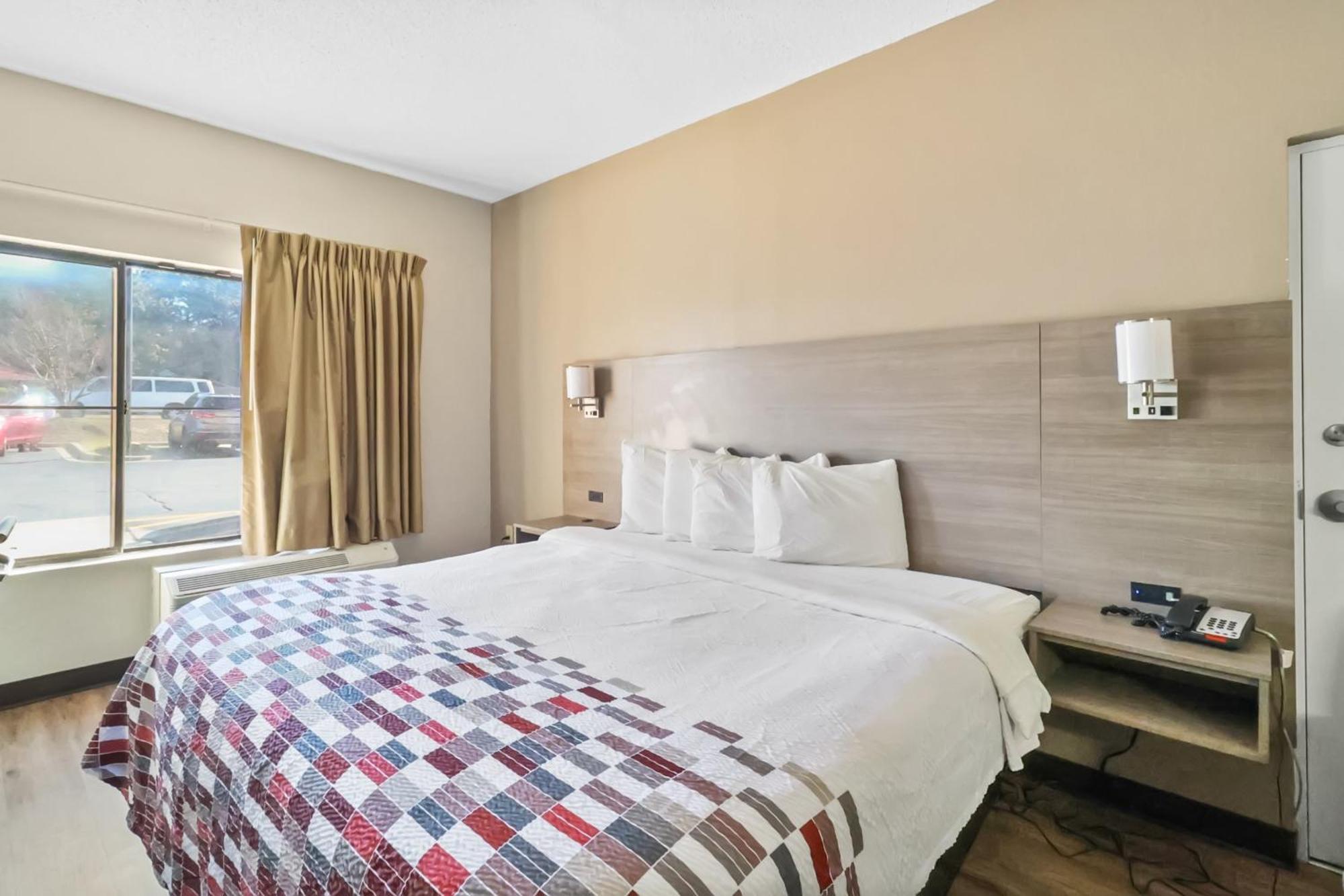 Red Roof Inn & Suites Fayetteville-Fort Bragg Esterno foto