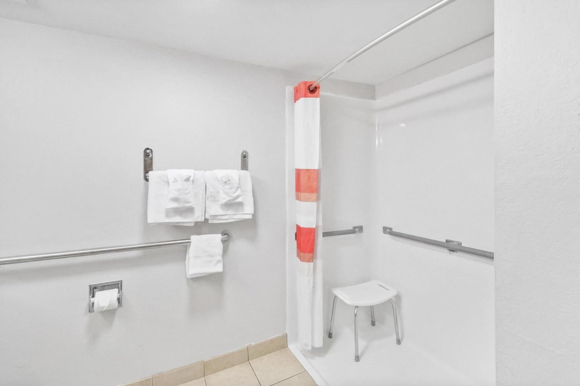 Red Roof Inn & Suites Fayetteville-Fort Bragg Esterno foto