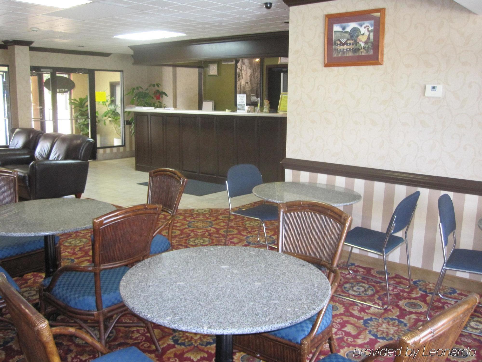 Red Roof Inn & Suites Fayetteville-Fort Bragg Esterno foto