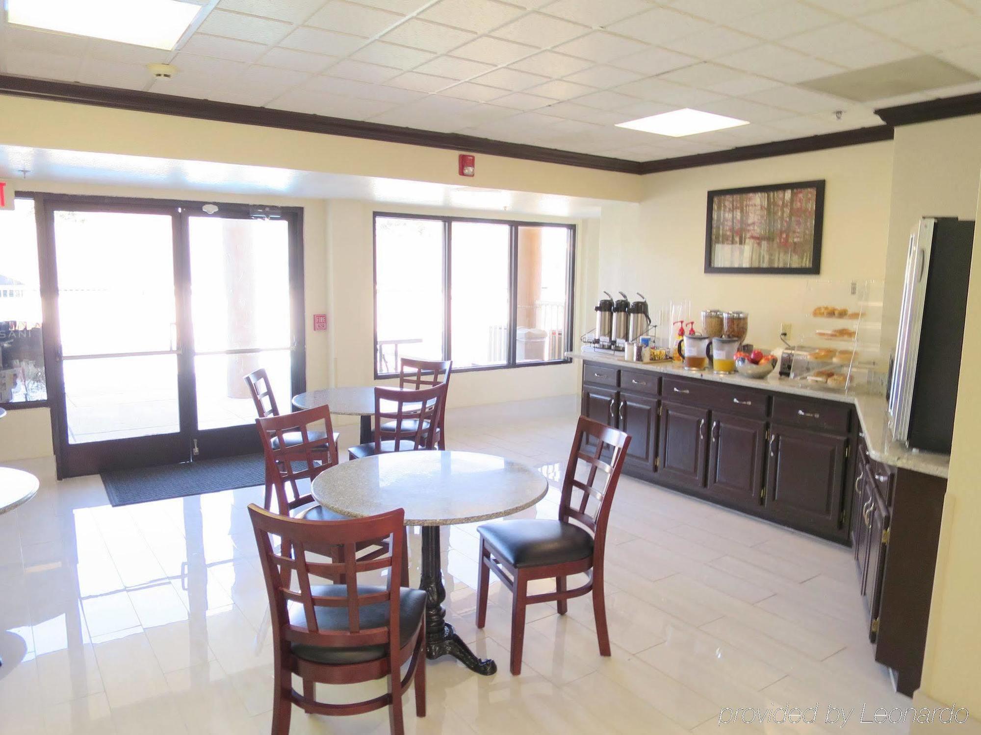 Red Roof Inn & Suites Fayetteville-Fort Bragg Esterno foto