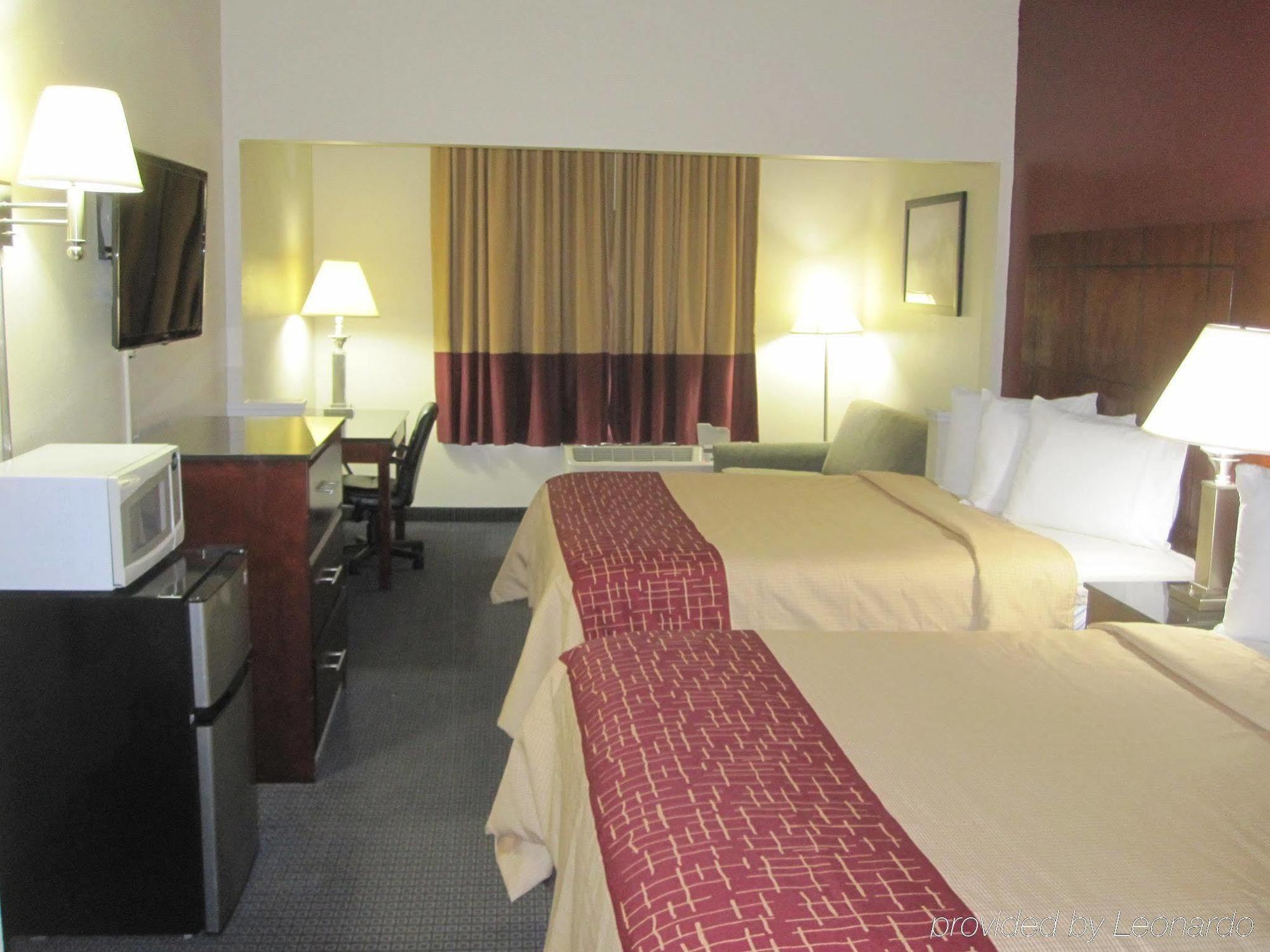 Red Roof Inn & Suites Fayetteville-Fort Bragg Esterno foto