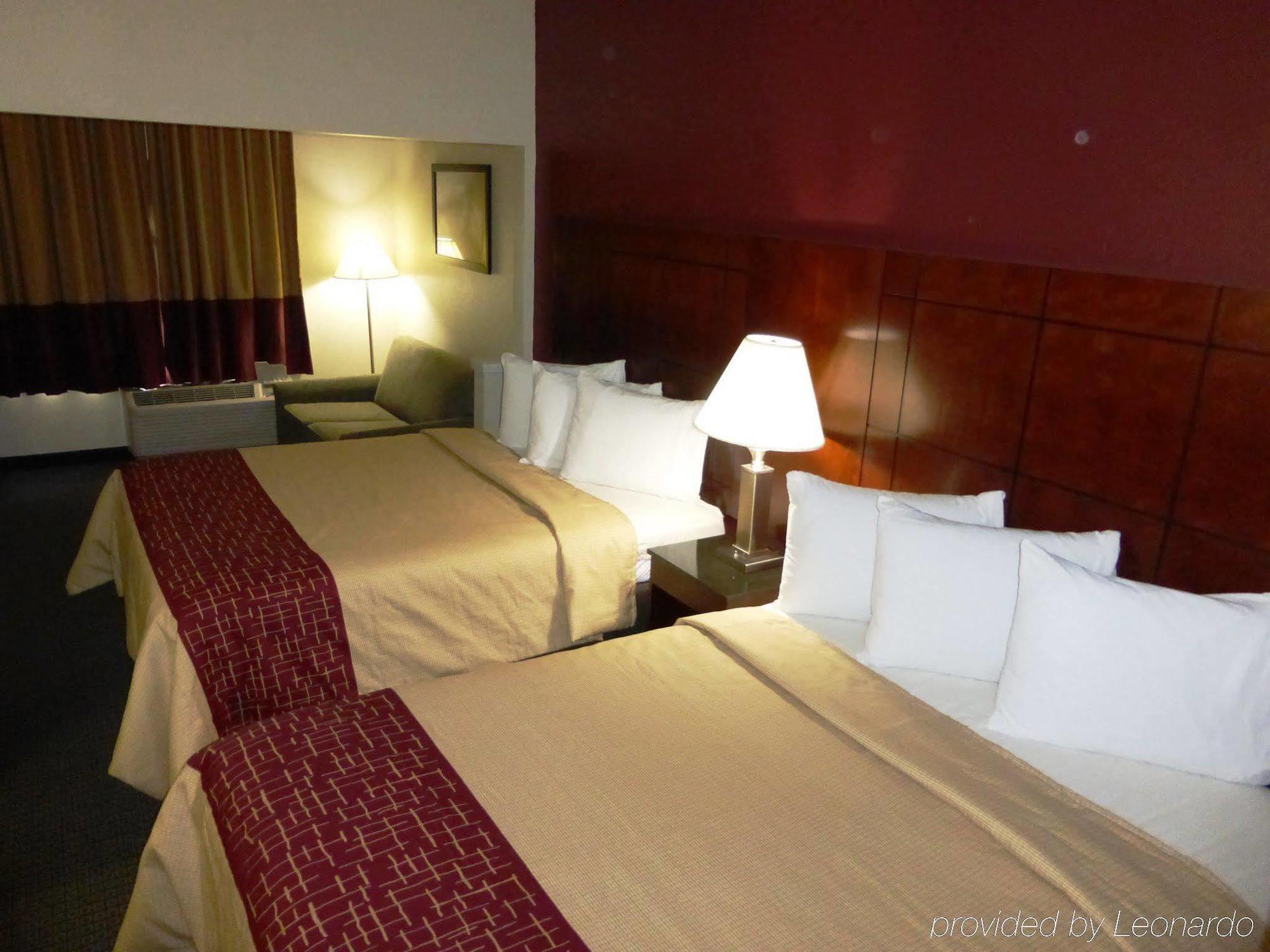 Red Roof Inn & Suites Fayetteville-Fort Bragg Esterno foto