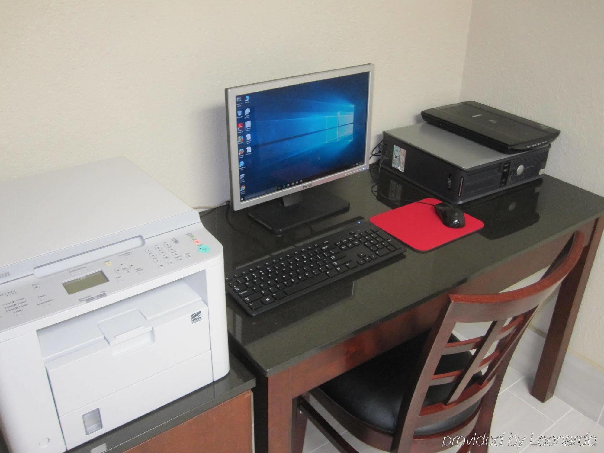Red Roof Inn & Suites Fayetteville-Fort Bragg Esterno foto