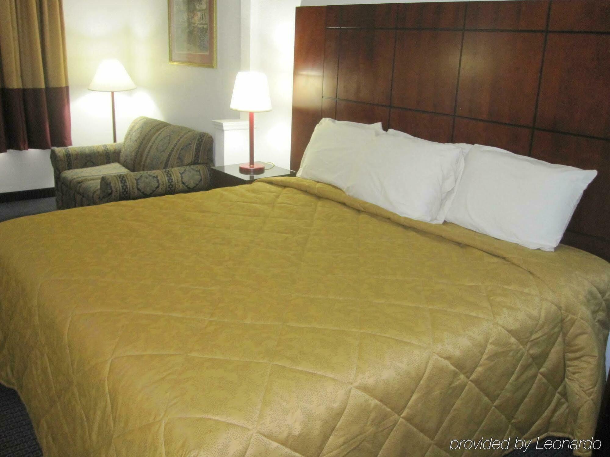 Red Roof Inn & Suites Fayetteville-Fort Bragg Esterno foto