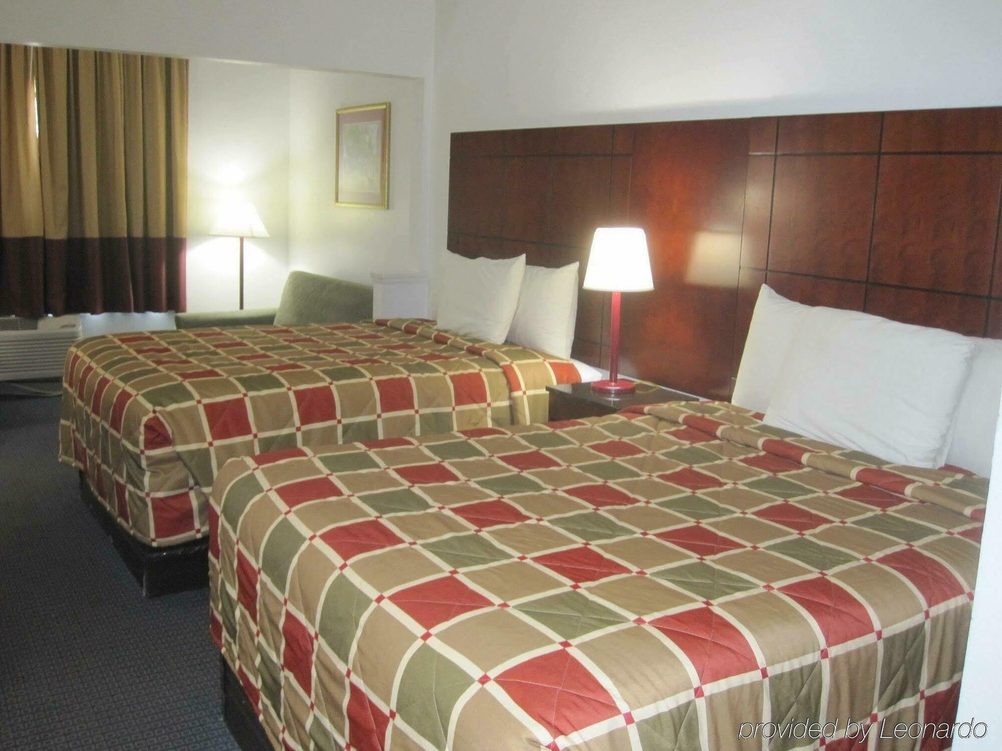 Red Roof Inn & Suites Fayetteville-Fort Bragg Esterno foto